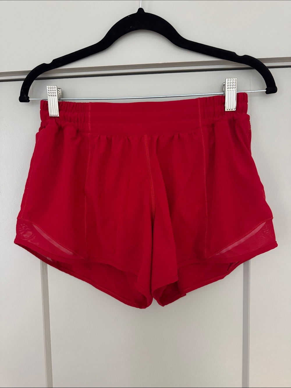 Lululemon Hotty Hot Low-Rise Lined Short 2.5" Red Women's Active Running Shorts
